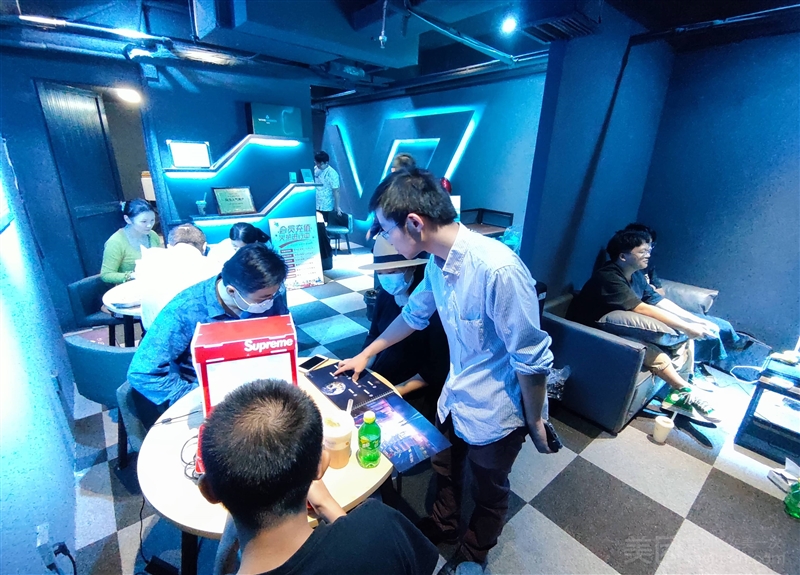 VR 2037虚拟现实·私密空间（1818大厦店）的图标