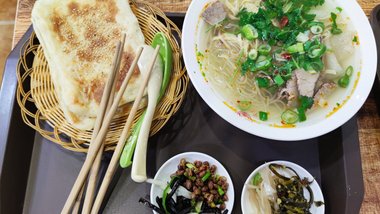 日当午淮南牛肉汤（模特学校店）的图标