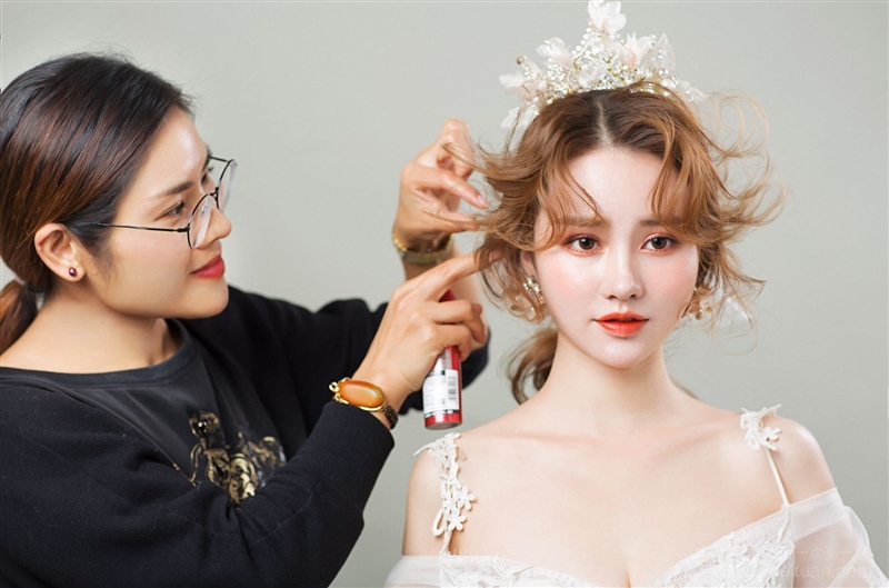 希园造型时尚美妆的图标