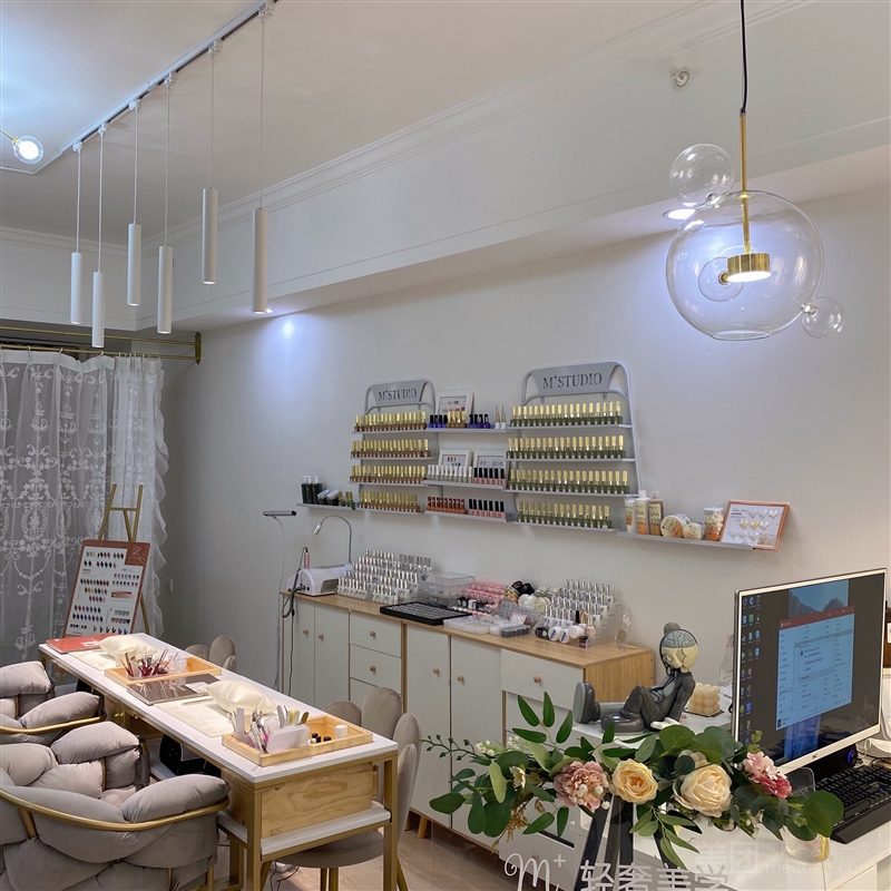 M+.一家可以撸猫的美甲店的图标