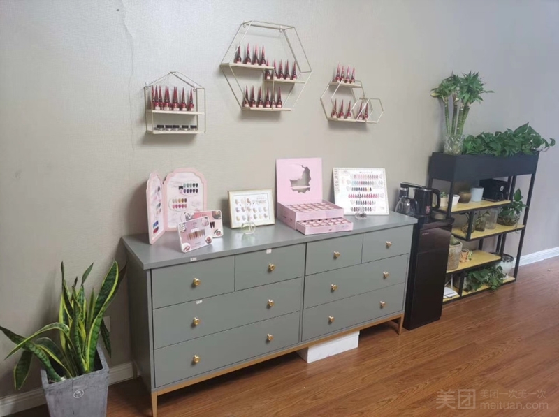初见美甲美睫工作室的图标