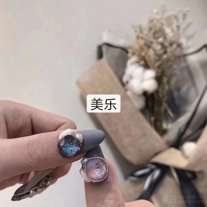 美乐美甲美睫养生馆的图标