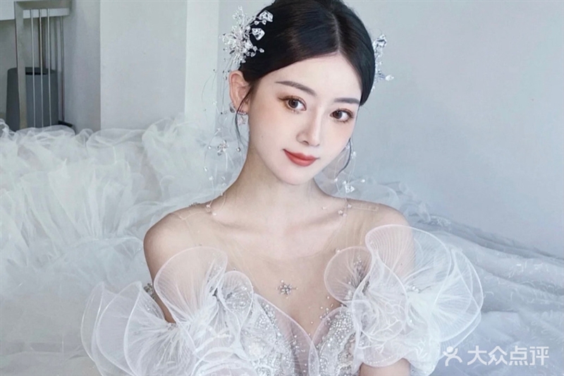 女王嫁到婚纱礼服馆的图标