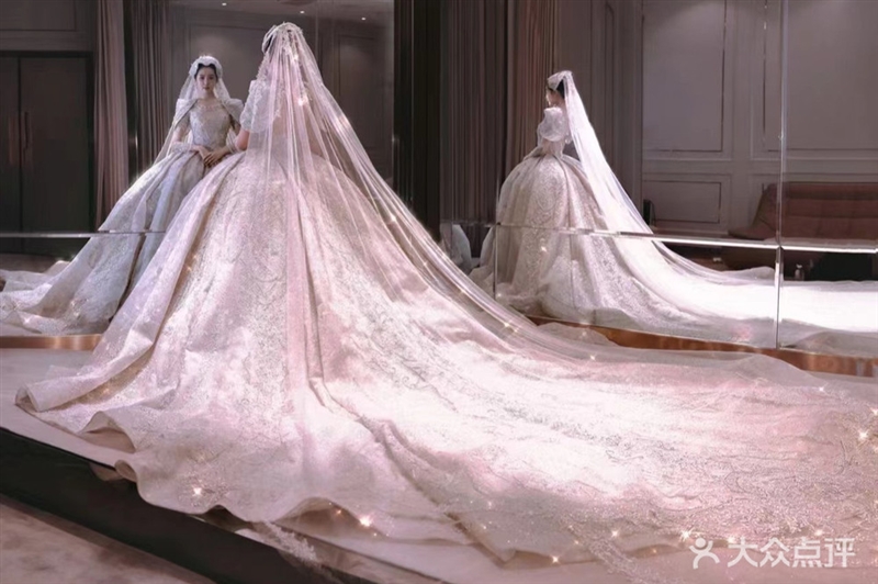 魅力百合婚纱礼服彩妆馆的图标