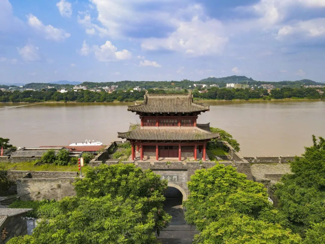 摄图网_501766160_航拍江西赣州江南宋城涌金门(企业商用).jpg