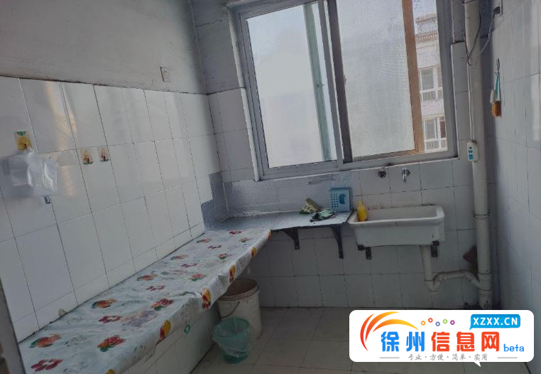 蟠桃花园五期三室一厅出租